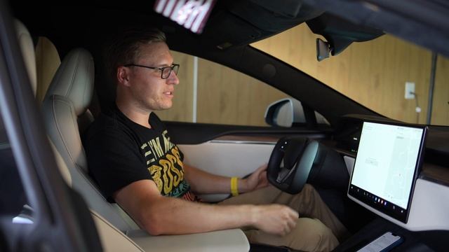 Tesla Model S Plaid - Штурвал и 2 секунды до сотни! Плюсы и минусы!