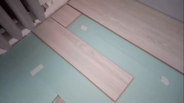 КРАСИВАЯ УКЛАДКА ЛАМИНАТА ЧЕРЕЗ РЯД / УКЛАДКА ЛАМИНАТА НА БЕТОННЫЙ ПОЛ смотреть онлайн