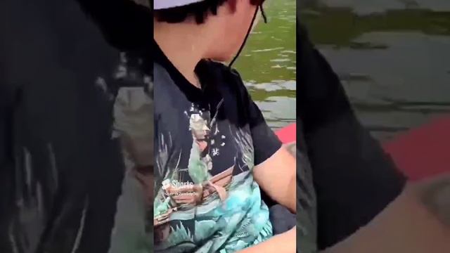Сам судака ловит!!!😁😁😁 смотреть онлайн