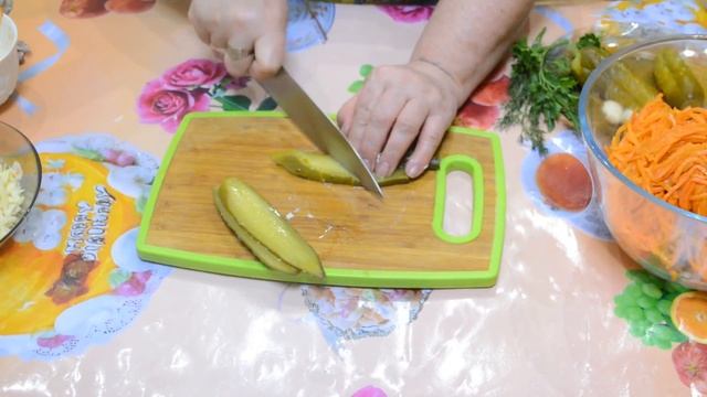 Салат с корейской морковью и курицей / Простой салат с морковью по-корейски. смотреть онлайн