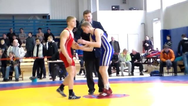 Чемпионат Украины по греко-римской борьбе 2013 года. 1993-95гг.р.-А1-126 смотреть онлайн