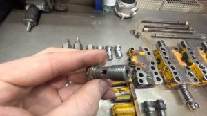 Ремонт гидра-распределителя от мини погрузчика UNC-060/ ремонт гидравлики/ ремонт управление стрело