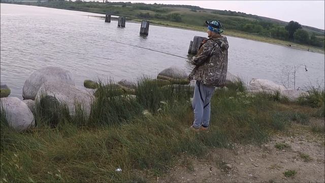 Часть 1. Улетная рыбалка на выходных. Около 100 кг карпа - гром, молния и много карпа смотреть онлайн