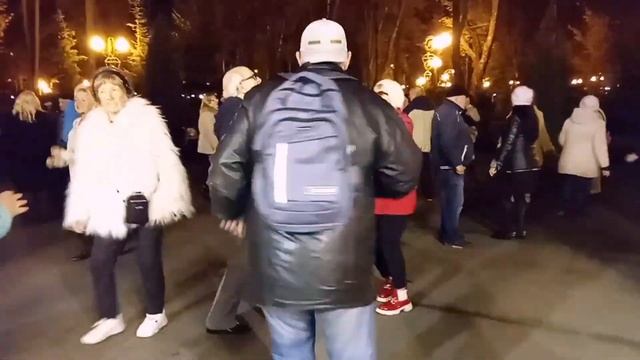 ТЫ КРАСИВАЯ И СЧАСТЛИВАЯ!???/ТАНЦЫ В ПАРКЕ ГОРЬКОГО ХАРЬКОВ 2021 смотреть онлайн