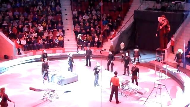 Акробаты в цирке, цирк запашных смотреть онлайн