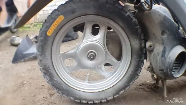 Замена тормозных колодок на скутере Honda Dio