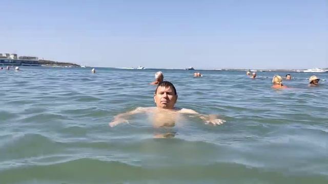 Прекрасное тёплое море, Геленджик, пляж. смотреть онлайн