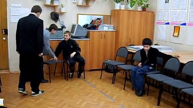 Сценки в преддверии праздника, 6 "Е" класс. 22. 02. 2008 г. смотреть онлайн