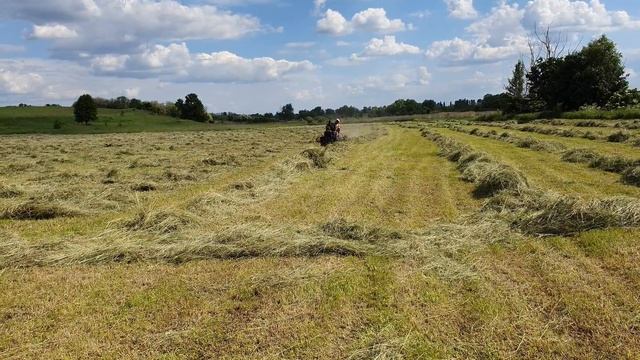 Ворушіння, валкування та пресування сіна мотоблоком з турбіною. Та міні трактором ДТЗ 5504К. смотреть онлайн