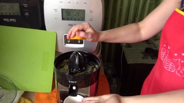 Как выжимать сок из апельсинов — соковыжималка для цитрусовых смотреть онлайн