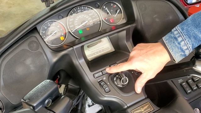 How to change Opening Ceremony LCD Graphic on a Non-navigation Honda GoldWing GL1800 Motorcycle смотреть онлайн