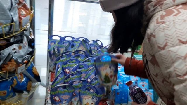Покупаем подарок подруге на Новый год?❄ смотреть онлайн