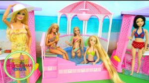 Куклы одыхают в курорте / Розовый басейн для куклы барби