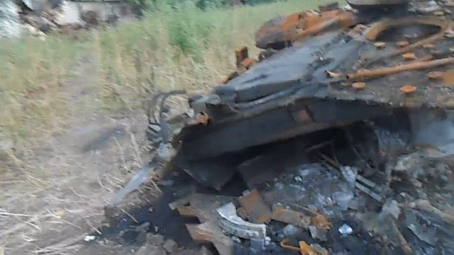 Разбитые украинские войска Лутугино (Луганск) часть 2 смотреть онлайн