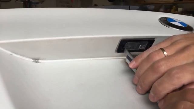 HOW TO REPLACE LICENSE PLATE LIGHT BULB ON BMW E90 E91 E92 E93