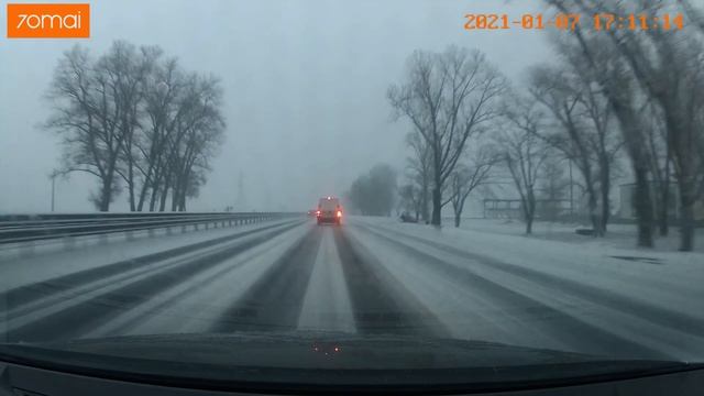 Дорога Р1 Минск - Дзержинск. Выпал снег и автомобиль в кювете. (07.01.2021) смотреть онлайн