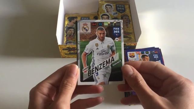 OUVERTURE D'UN DISPLAY DE 24 BOOSTERS PANINI ADRENALYN FIFA 365 2018
