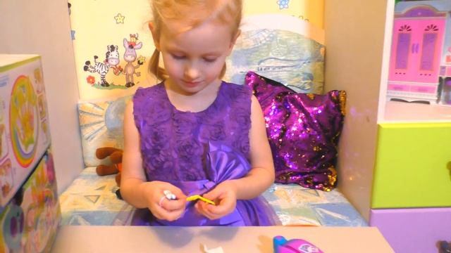 Тая открывает новую игрушку ! Бананас ! Что же нас ждет за СЮРПРИЗ? Сюрприз в банане, распаковка! смотреть онлайн