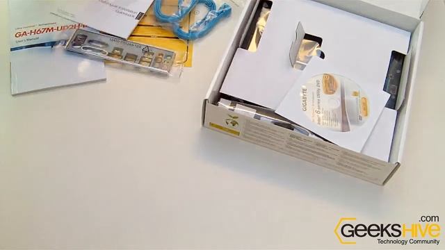 Mother Gigabyte GA-H67M-UD2H-B3 - Unboxing by www.geekshive.com смотреть онлайн
