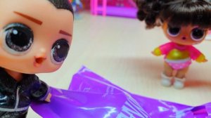 Куклы ЛОЛ мультики Макс что-то прячет от Кати