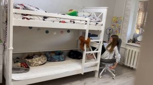 ВЛОГ: Слёзы, психи и уроки. Кира пришла со школы. Мама проверяет домашние задания.