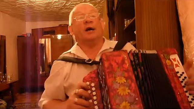 Юрий Сазанов.Авторская песня "Я всем вам брат"- гармонь. смотреть онлайн