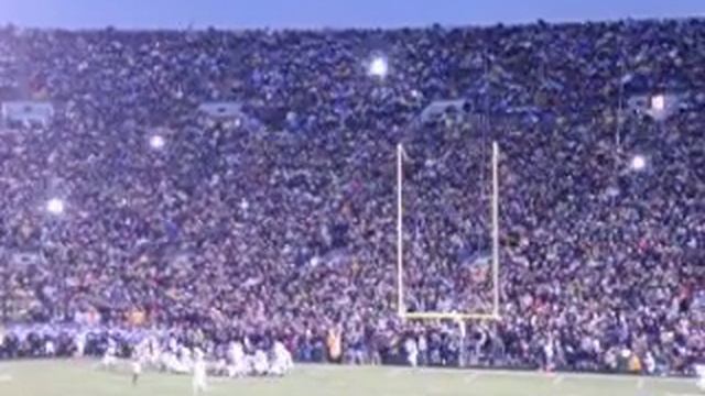 Flash bulbs pop at the Notre Dame-UNC game смотреть онлайн