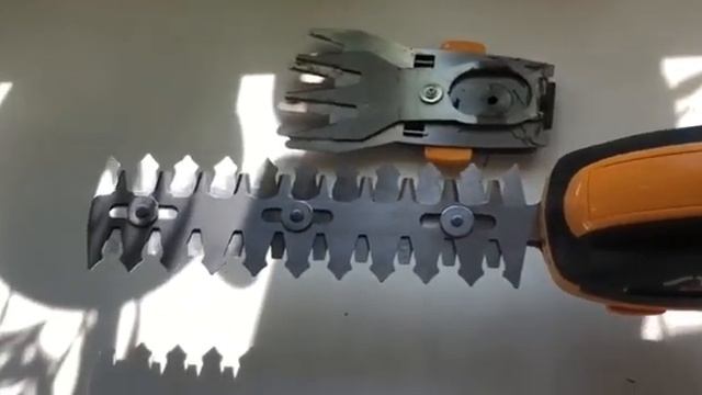 Аккумуляторные ножницы-кусторез для стрижки сада: показываю, какая это удобная и полезная штука смотреть онлайн