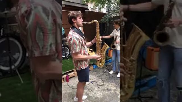 Epic Sax Battle in NYC - Augie Bello смотреть онлайн