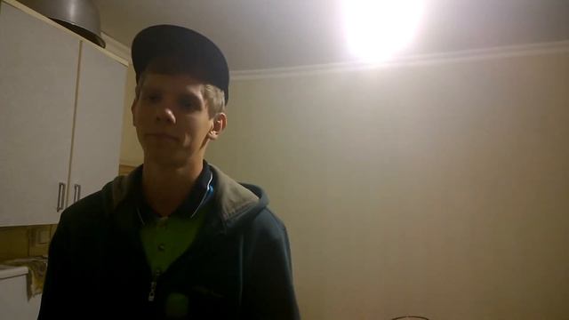 Как надеть кепку без рук наглядное пособие