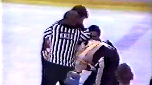 Clark Gillies vs Al Secord смотреть онлайн