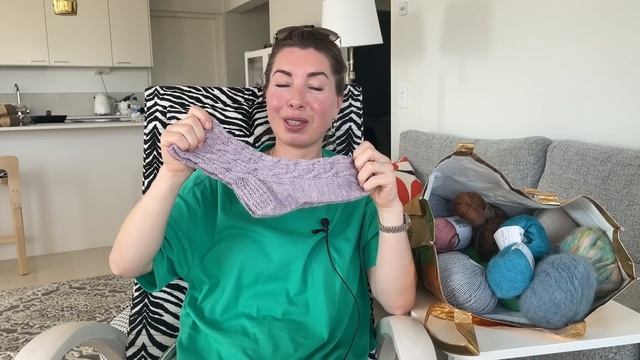 В августе 2 готовые работы. Очень дорогое аксессуар в вязании. Новый процесс. Новая носочная пряжа