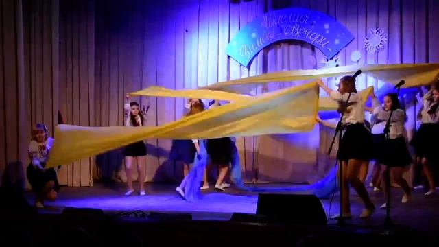 Танок із синьо-жовтими полотнами - Шабалинів -виступ у Коропському будинку культури смотреть онлайн