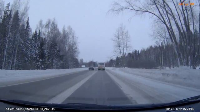FILE8146 Тобольск Уватский тракт ваз2114 обгоняет справа и слева под знак смотреть онлайн