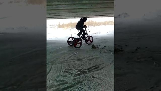 Трёхколесный на льду смотреть онлайн