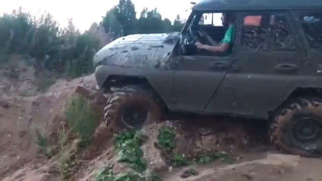 УАЗ блокировке ИЖТЕХНО на Фбел-160м в карьере смотреть онлайн