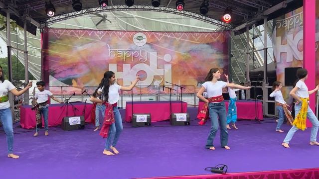 Holi 2023 in paris // jardin d’acclimatation // kids bollywood dance // india wale смотреть онлайн