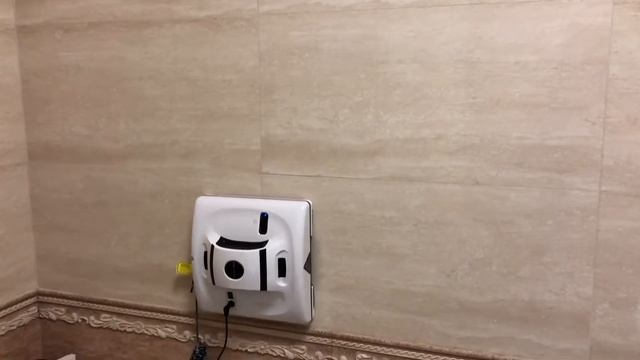 Happy Family: Робот-мойщик окон и других гладких поверхностей, в том числе и моющих обоев смотреть онлайн