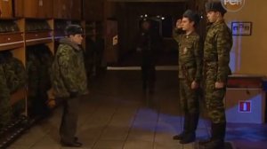 Солдаты - Суслопаров ремонтирует канистру.avi
