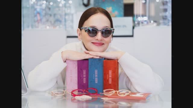 Елена Сотникова. Бывший гл. редактор журнала ELLE,  художница -в салоне марочной оптики 