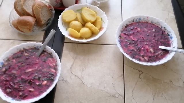 Готовлю холодный суп. Очень жарко. Силы уже не те... смотреть онлайн