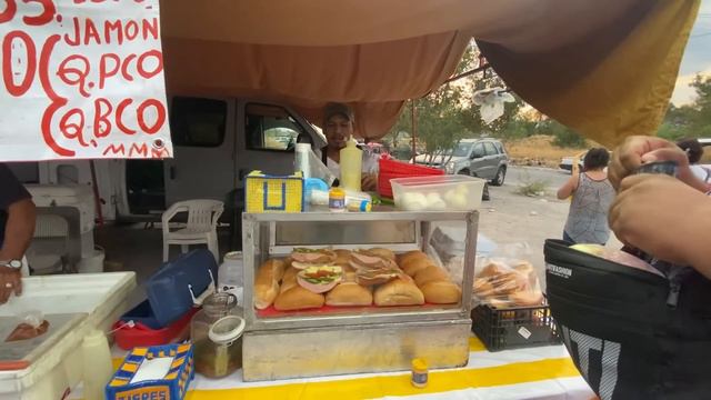PUESTOS CALLEJEROS TIRADOS EN EL TIANGUIS DE SOLI - YOGI ABUNDIS смотреть онлайн