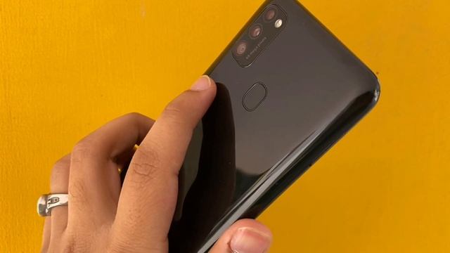 Samsung Galaxy M21(Black) Unboxing & Review Hindi -The Best non-Chinese budget phone? смотреть онлайн