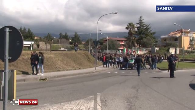 lamezia giù le mani dall'ospedale смотреть онлайн