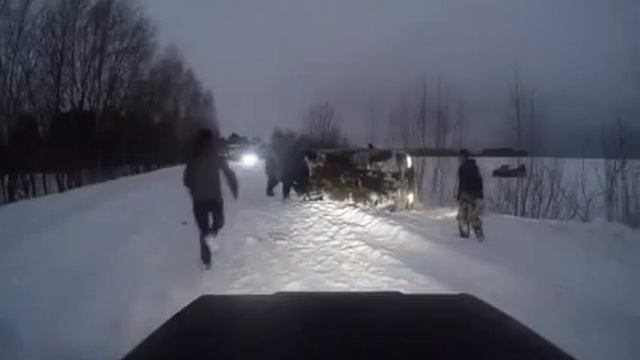 Дрифт зимой с переворотом на ВАЗ / Drift in the winter with a coup on the VAZ смотреть онлайн