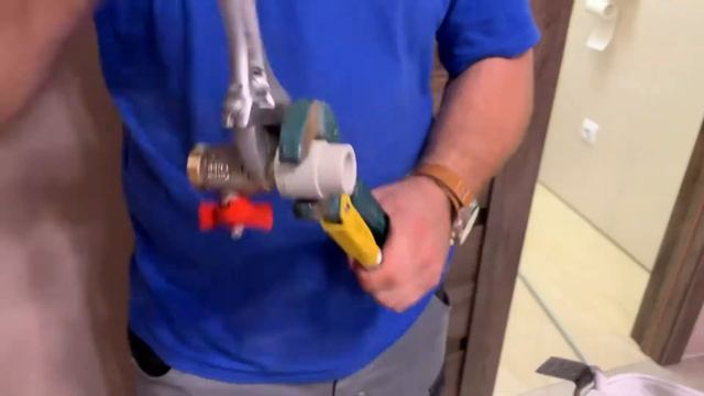 Установка бойлера в квартире смотреть онлайн