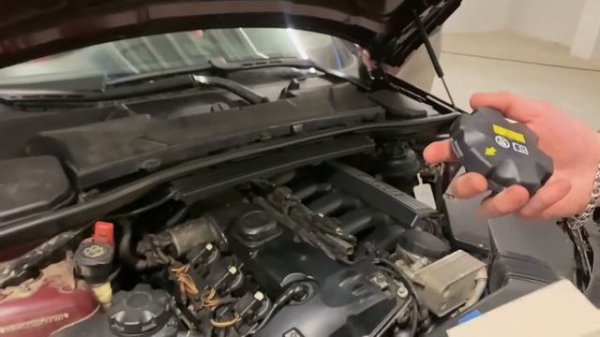 Чуть не разорвало систему охлаждения ! Замена крышки расширительного бачка  BMW