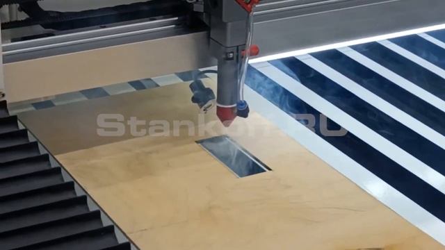 Резка фанеры на лазерно-гравировальном станке по дереву с ЧПУ LM 1625 PRO OPEN 180W смотреть онлайн