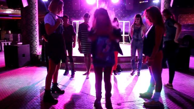 90-е - Игра в резиночку смотреть онлайн