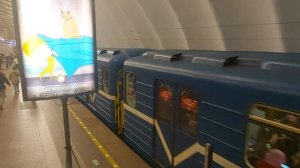Прибытие метропоезда на станцию Садовая, Санкт-Петербург